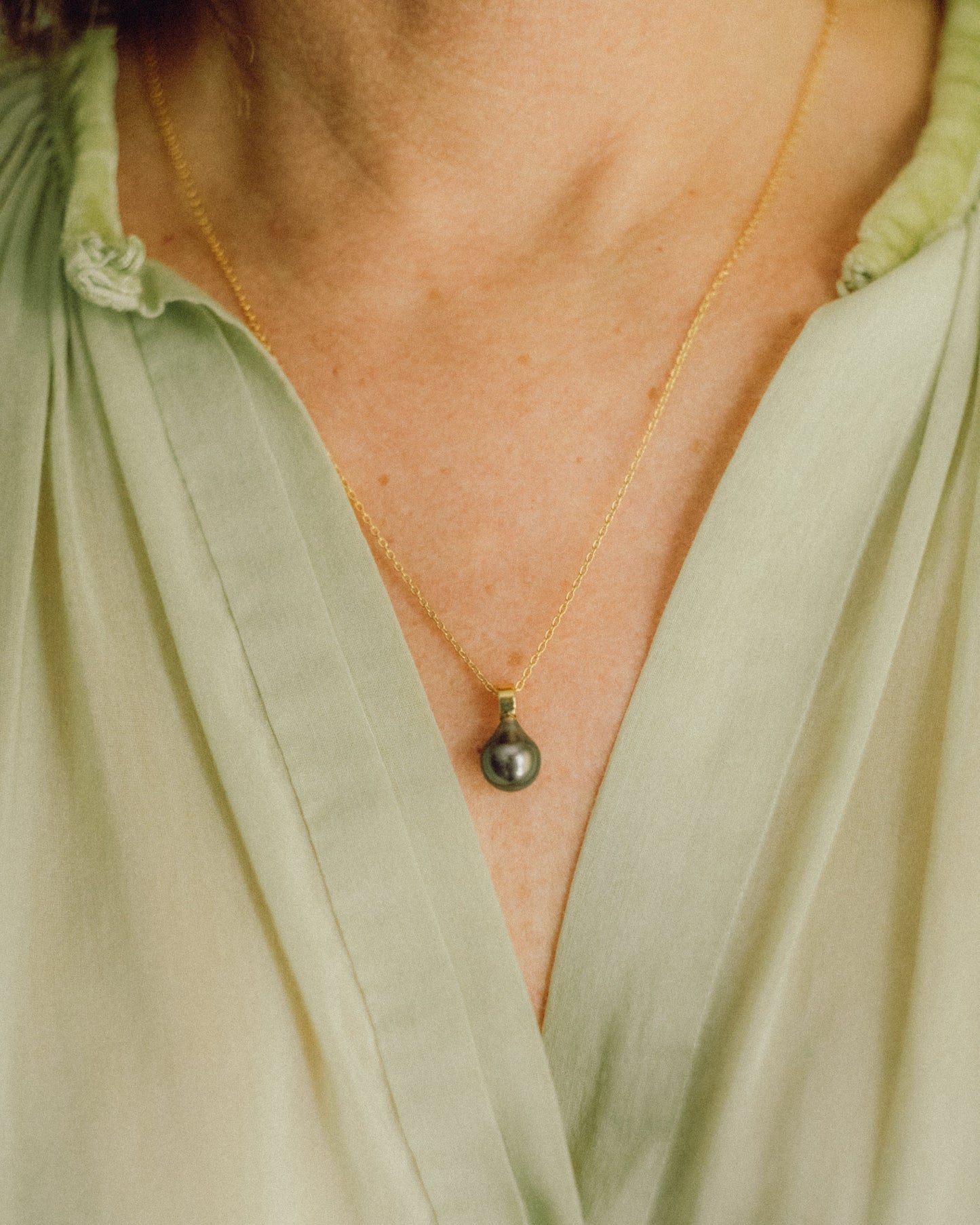 Colar Pérola Cinzenta
